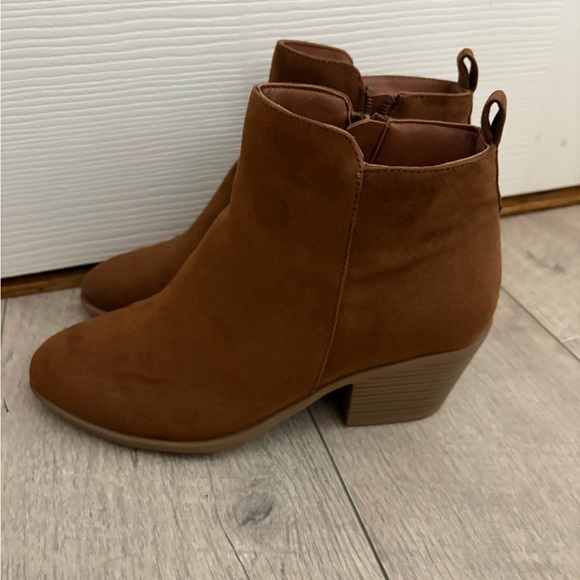 Forever 21 Brown Ankle Booties with Western Design - Picture 1 of 4